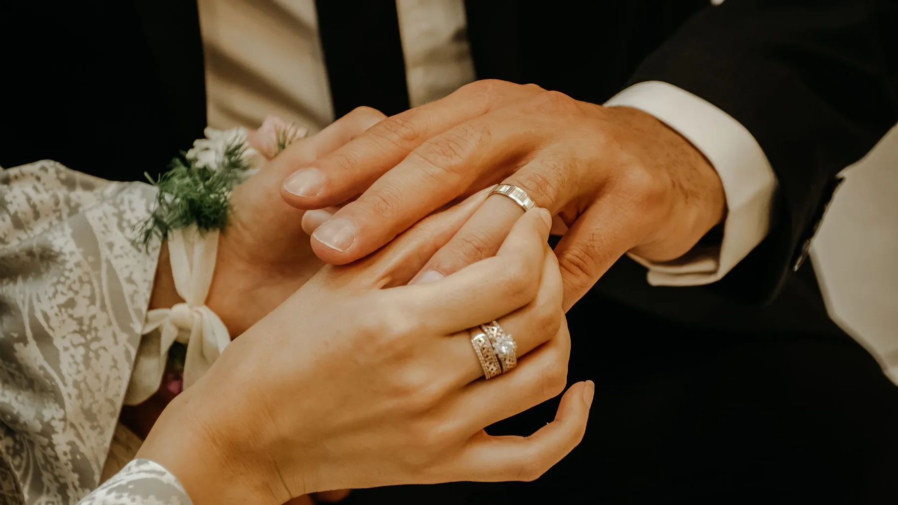 Wedding rings and hands for Smedmore House taxi transport